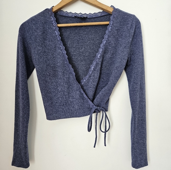 Forever 21 | Lace Trim Soft Long Sleeve Wrap Shirt | Size Small - Picture 4 of 12